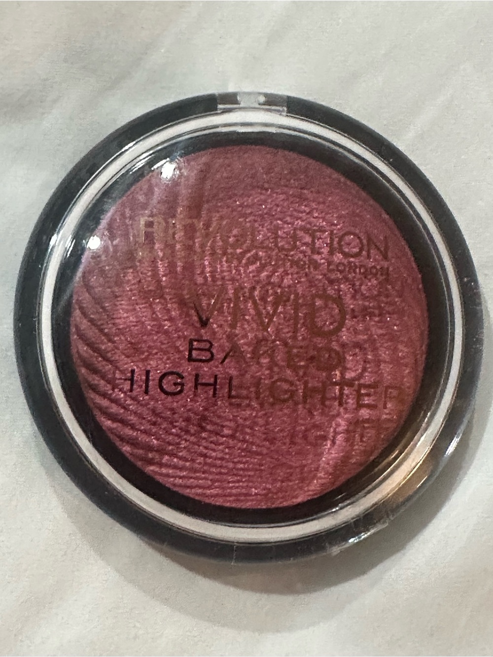 🆕 Makeup Revolution Vivid Baked Highlighter - Rosegold lights - Picture 2 of 3